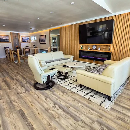 Villa Modern Mountain Oasis